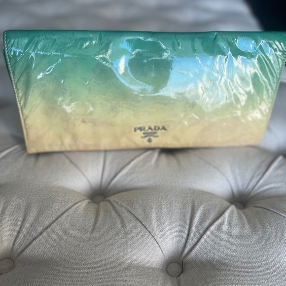 Auth Prada Ombre Turquoise/Yellow Patent Leather Clutch w/mirror Satin Purse bag - Picture 3 of 15